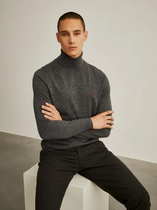 100% wool turtleneck sweater