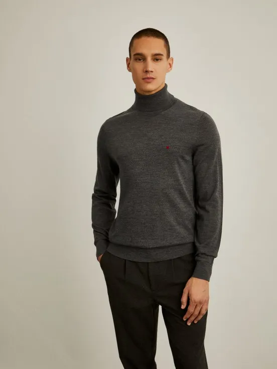 100% wool turtleneck sweater