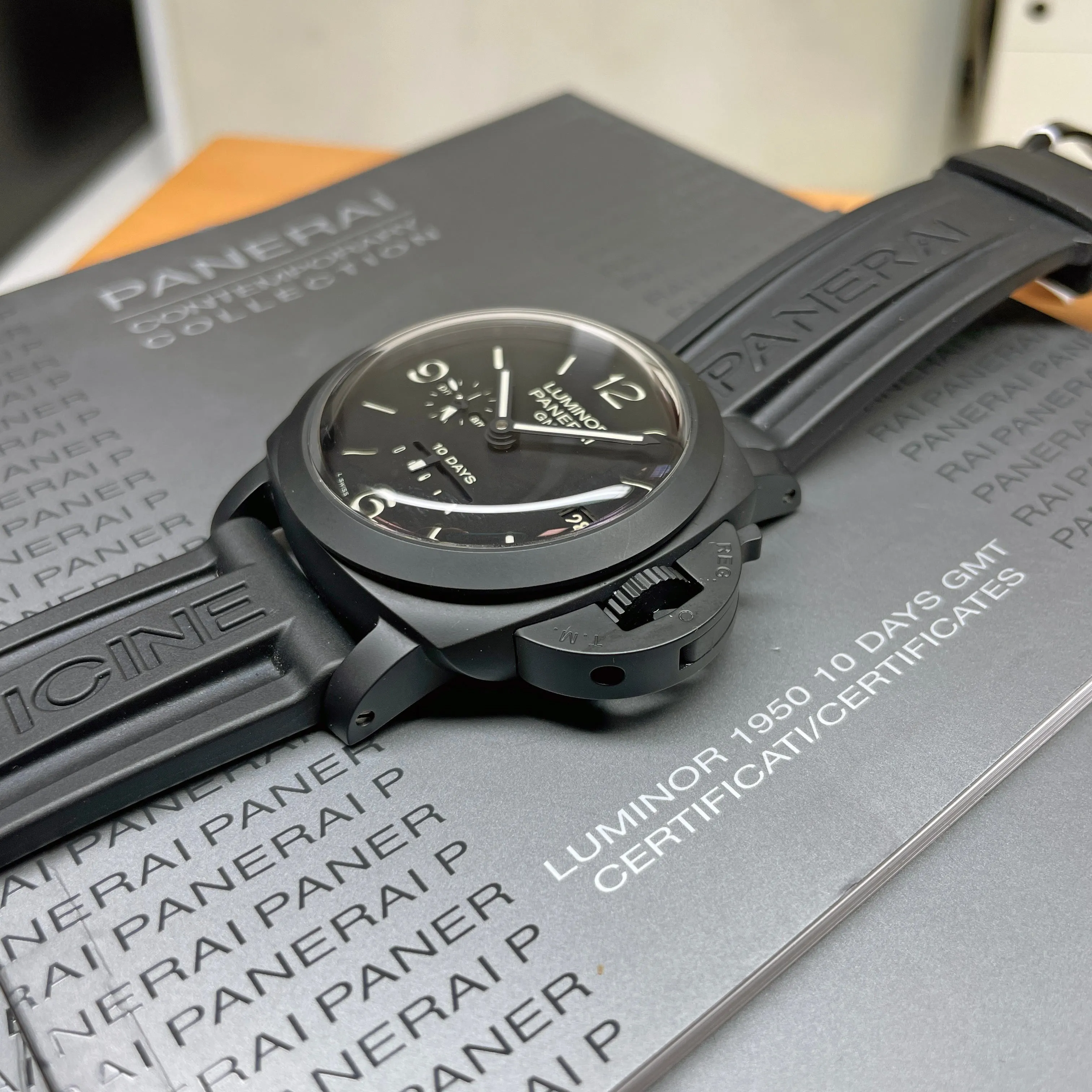 Pre-owned Panerai Luminor GMT 10 Days PAM00335 - 44mm Watch