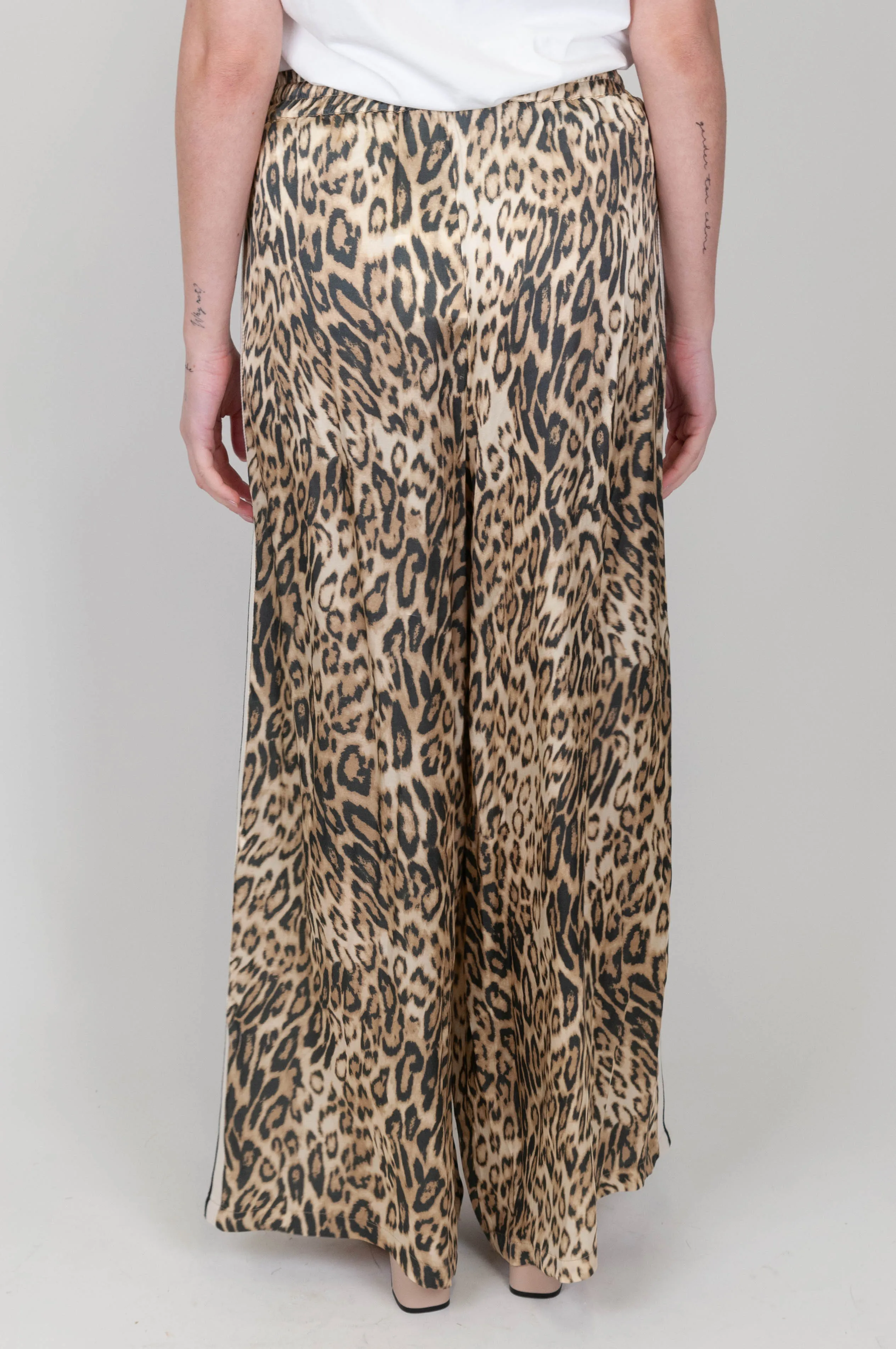 Tensione in - Pantalone palazzo in viscosa con coulisse fantasia animalier