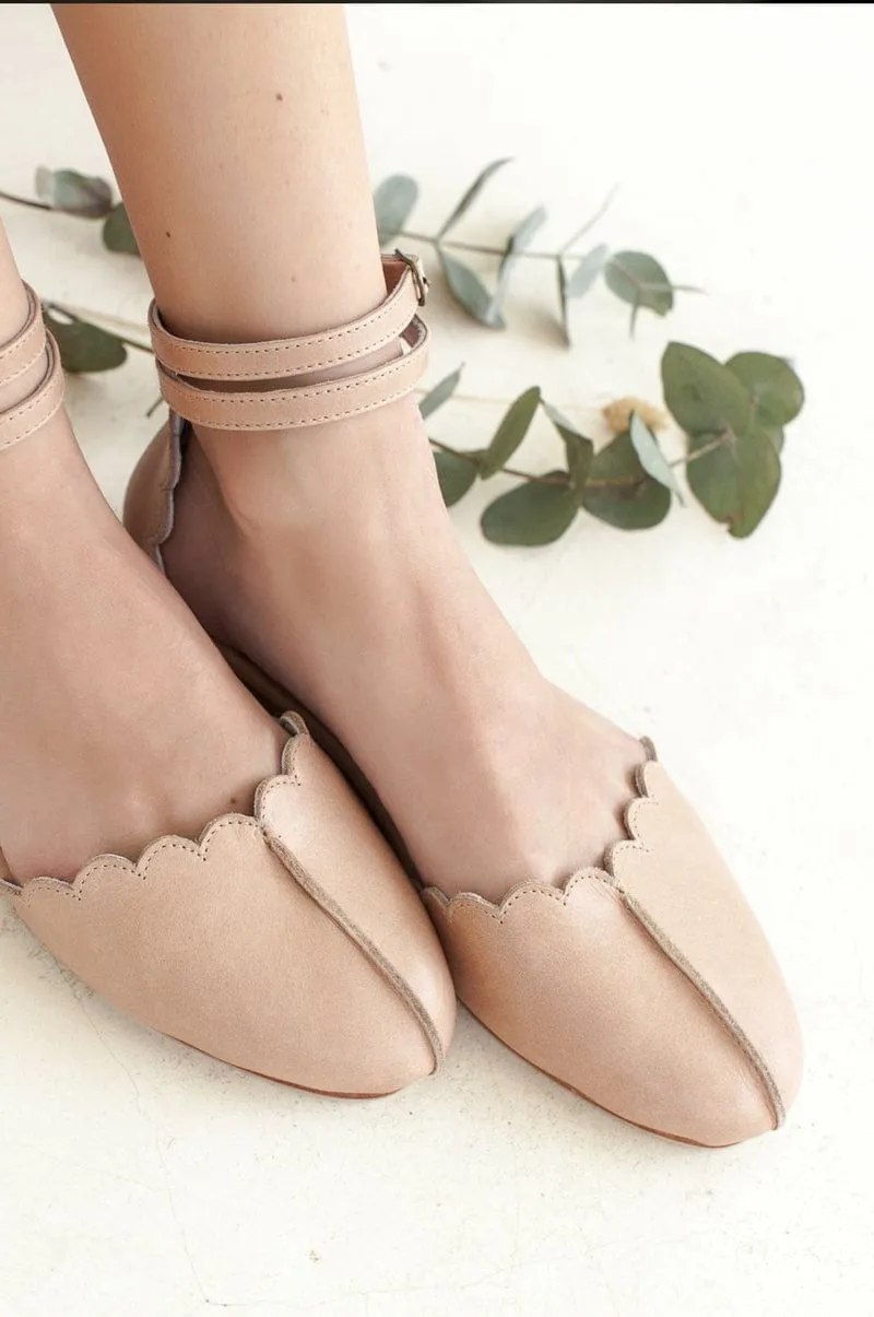 Venus Leather Flats in Vintage Beige